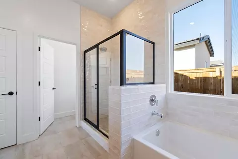 Bath - 2283 N Argyle Ave, Clovis, CA 93619 photo 4 of 4