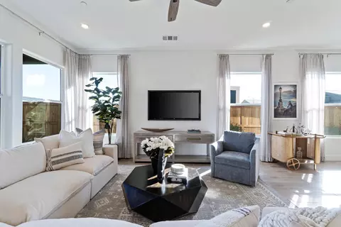 Living - 2283 N Argyle Ave, Clovis, CA 93619 photo 1 of 2