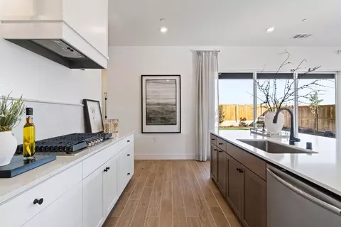 Kitchen - 2283 N Argyle Ave, Clovis, CA 93619 photo 7 of 7