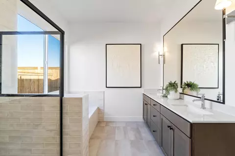 Bath - 2283 N Argyle Ave, Clovis, CA 93619 photo 3 of 4