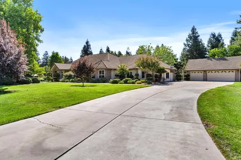 10595 E San Felipe Ave, Clovis, CA 93619