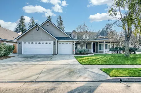 366 W Warwick Ave, Clovis, CA 93619