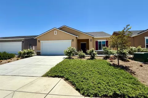 1208 E Orange St, Avenal, CA 93204