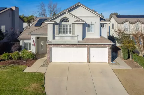 1227 Minarets Ave, Clovis, CA 93611