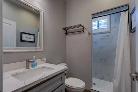 Bath - 15 E 22nd St, Merced, CA 95340 photo 3 of 3