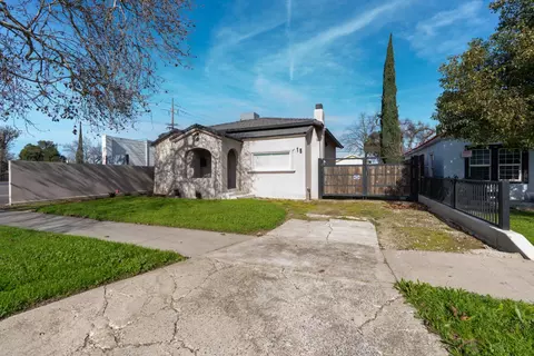 Exterior - 15 E 22nd St, Merced, CA 95340 photo 5 of 9