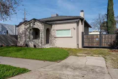 Exterior - 15 E 22nd St, Merced, CA 95340 photo 7 of 9