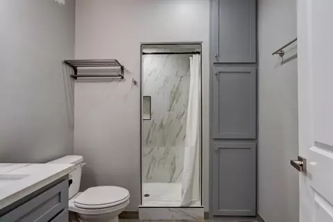 Bath - 15 E 22nd St, Merced, CA 95340 photo 2 of 3
