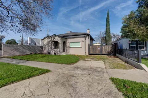 Exterior - 15 E 22nd St, Merced, CA 95340 photo 6 of 9