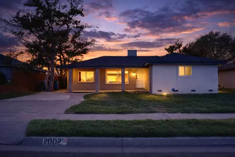 2002 N Woodridge Way, Hanford, CA 93230