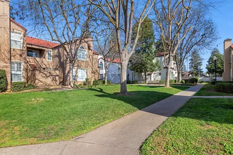 8153 N Cedar Ave #112, Fresno, CA 93720