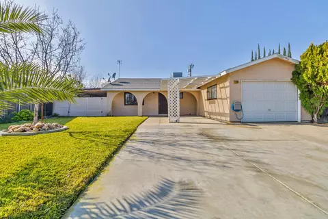 11384 Manzanita St, Armona, CA 93202
