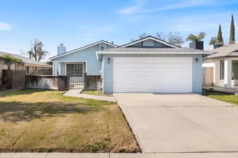 961 12th Ave, Kingsburg, CA 93631