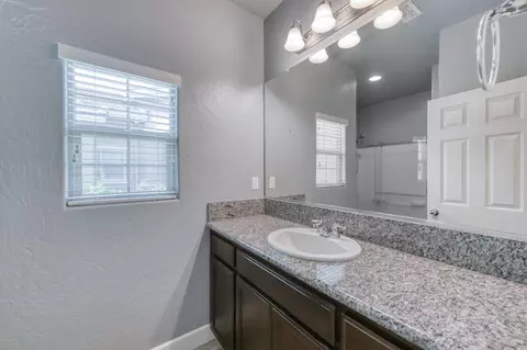 Bath - 3479 Brimhall Ln, Clovis, CA 93619 photo 1 of 3