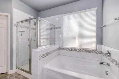 Bath - 3479 Brimhall Ln, Clovis, CA 93619 photo 3 of 3