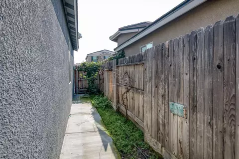 Exterior - 3479 Brimhall Ln, Clovis, CA 93619 photo 8 of 11