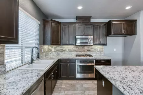 Kitchen - 3479 Brimhall Ln, Clovis, CA 93619 photo 4 of 6