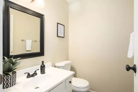 Bath - 2811 E Westfall, Mariposa, CA 95338 photo 3 of 3