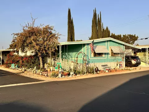 581 N 581 N Crawford Ave #2, Dinuba, CA 93618
