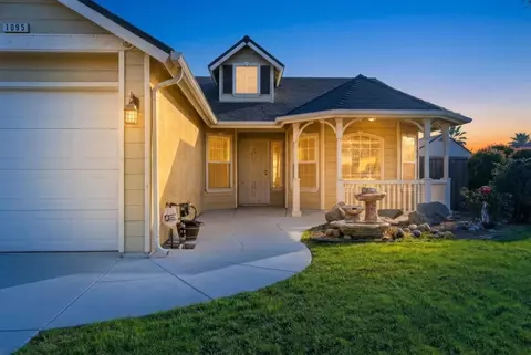 1095 W Saffron St, Hanford, CA 93230