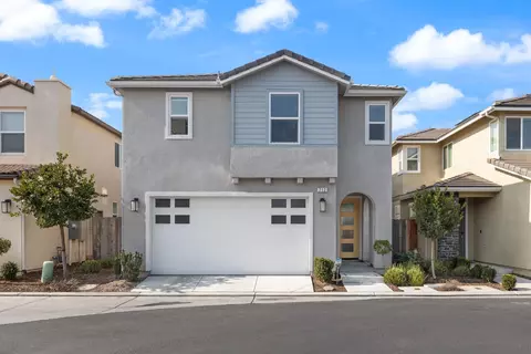 712 N Bliss Ln, Clovis, CA 93611