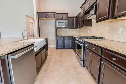 Kitchen - 2451 Hermosa Ave, Clovis, CA 93619 photo 2 of 3
