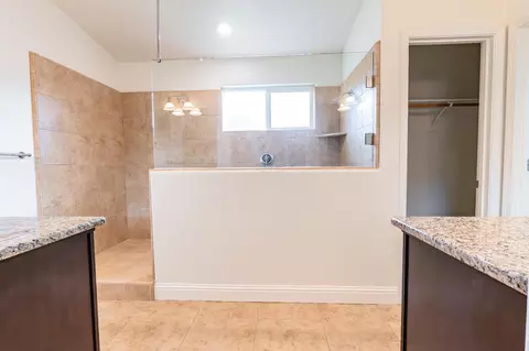 Bath - 2451 Hermosa Ave, Clovis, CA 93619 photo 1 of 4