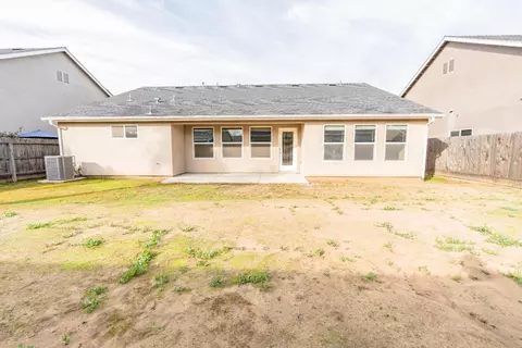 Exterior - 2451 Hermosa Ave, Clovis, CA 93619 photo 3 of 4