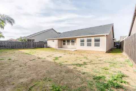 Exterior - 2451 Hermosa Ave, Clovis, CA 93619 photo 2 of 4
