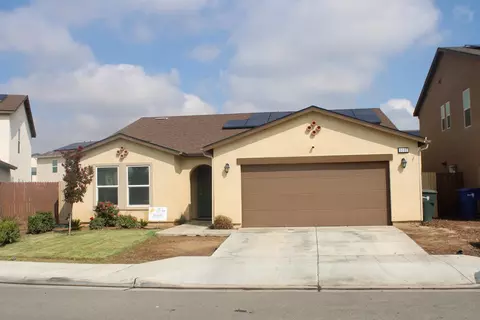 5586 E Saginaw Way, Fresno, CA 93722