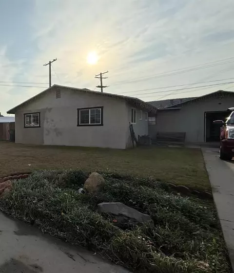 1415 Hayden Ave, Hanford, CA 93230
