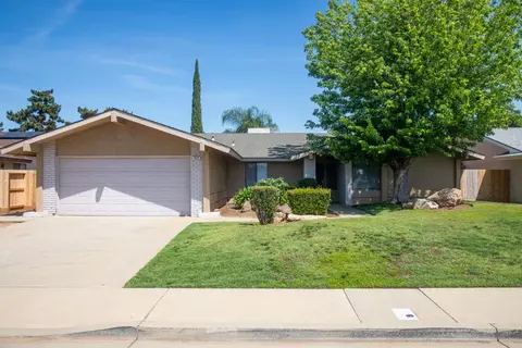 1855 Vartikian Ave, Clovis, CA 93611