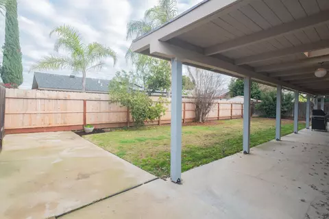 Exterior - 1855 Vartikian Ave, Clovis, CA 93611 photo 4 of 6