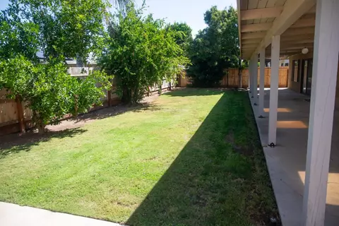Exterior - 1855 Vartikian Ave, Clovis, CA 93611 photo 6 of 6