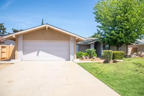 Exterior - 1855 Vartikian Ave, Clovis, CA 93611 photo 2 of 6