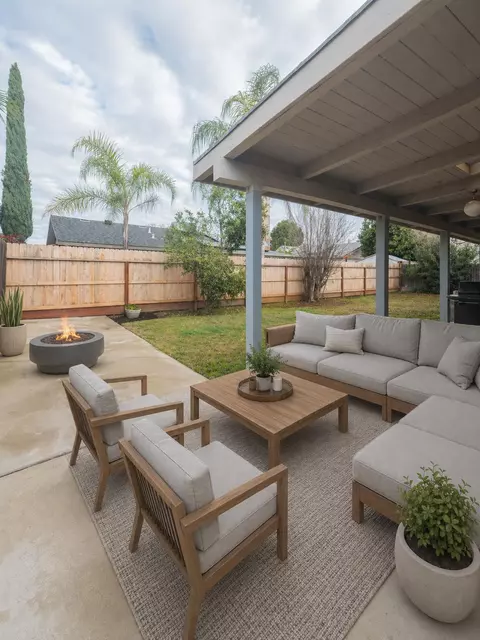 Exterior - 1855 Vartikian Ave, Clovis, CA 93611 photo 5 of 6