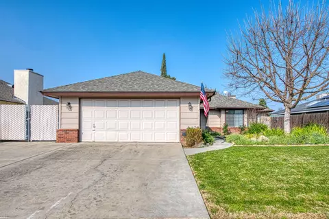 1495 Purvis Ave, Clovis, CA 93611