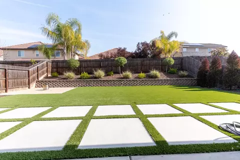 Exterior - 563 Mesa Dr S, Madera, CA 93636 photo 5 of 10