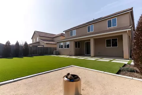 Exterior - 563 Mesa Dr S, Madera, CA 93636 photo 9 of 10