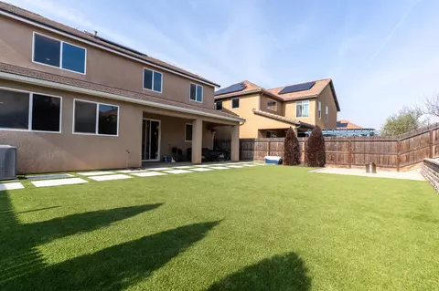 Exterior - 563 Mesa Dr S, Madera, CA 93636 photo 6 of 10