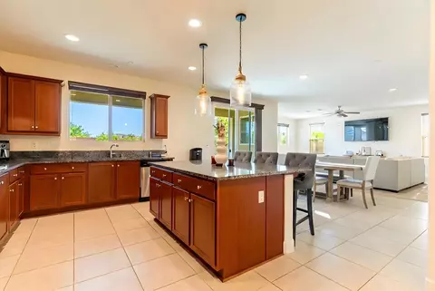 Kitchen - 563 Mesa Dr S, Madera, CA 93636 photo 4 of 5