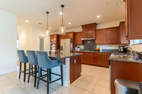 Kitchen - 563 Mesa Dr S, Madera, CA 93636 photo 3 of 5