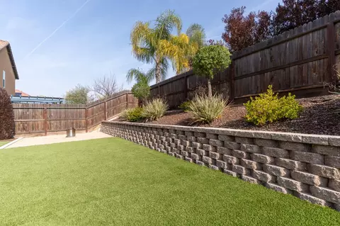 Exterior - 563 Mesa Dr S, Madera, CA 93636 photo 7 of 10