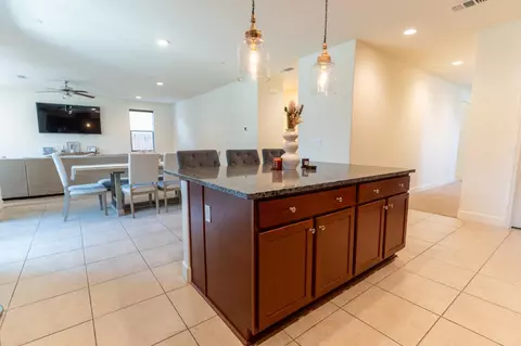 Entry Way - 563 Mesa Dr S, Madera, CA 93636 photo 2 of 7