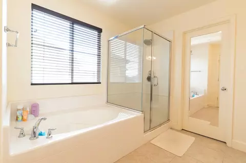 Bath - 563 Mesa Dr S, Madera, CA 93636 photo 4 of 4