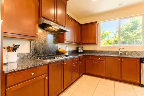 Kitchen - 563 Mesa Dr S, Madera, CA 93636 photo 2 of 5