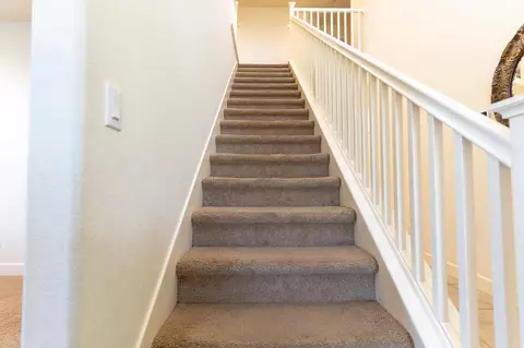 Entry Way - 563 Mesa Dr S, Madera, CA 93636 photo 5 of 7