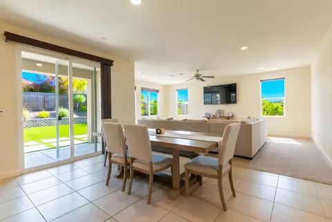 Dining - 563 Mesa Dr S, Madera, CA 93636 photo 2 of 2