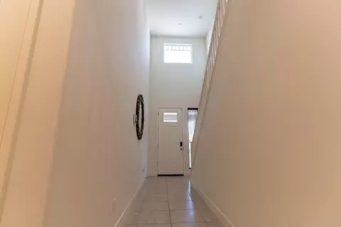 Entry Way - 563 Mesa Dr S, Madera, CA 93636 photo 4 of 7