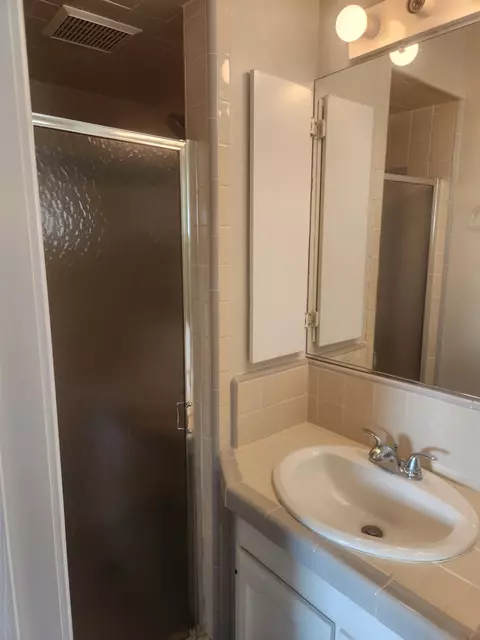 Bath - 904 W Santa Ana Ave, Clovis, CA 93612 photo 2 of 2